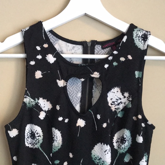 Material Girl Heart Neck Cut Out Floral Print Casual Dress - Picture 4 of 9